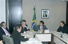 14-11-2008 - FENAM entrega proposta do PCCS ao ministro da Saúde