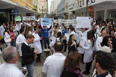 Médicos vão às ruas em Santa Catarina