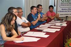 Dirigentes sindicais e médicos catarinenses reunidos em Florianópolis