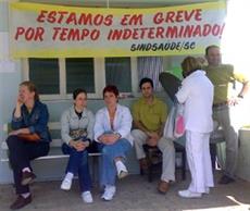 25-08-2008 - Funcionários do hospital de Santo Amaro da Imperatriz estão em greve