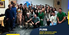 SIMESC Blumenau realiza jantar com formandos da FURB